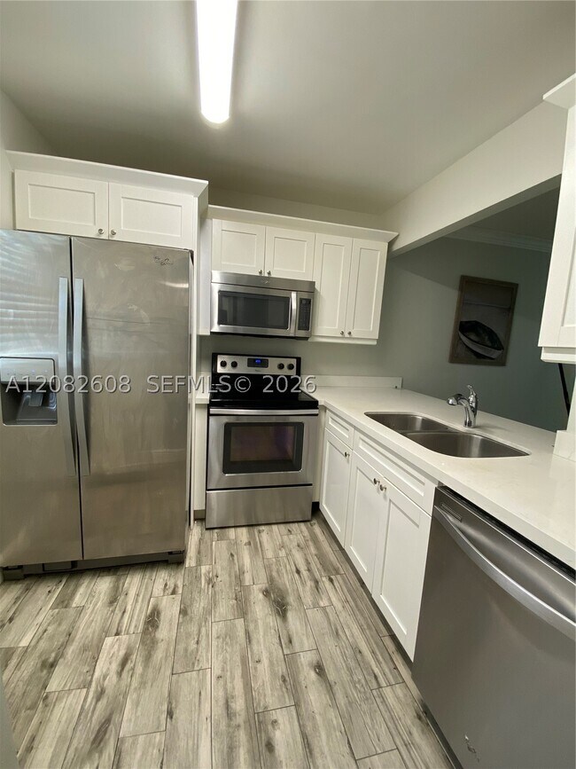Building Photo - 5181 W Oakland Park Blvd