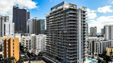 Building Photo - 1010 SW 2nd Ave