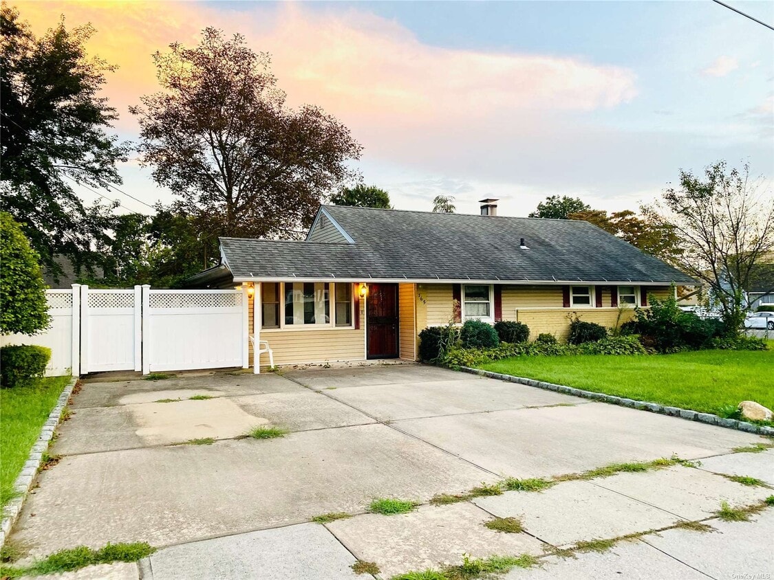 165 3rd St, Hicksville, NY 11801 House Rental in Hicksville, NY