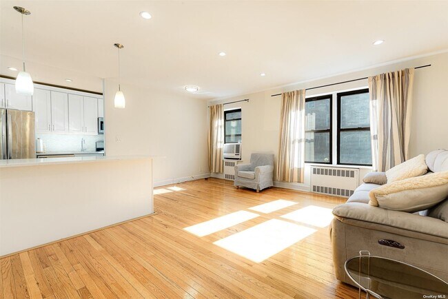 Foto del edificio - 105-15 66th Rd