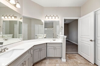 Building Photo - Niche