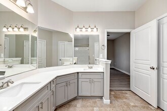 Building Photo - Niche