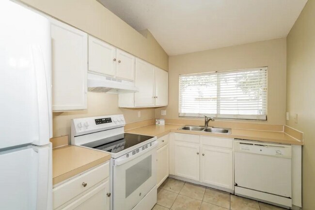 Foto del edificio - 1200 Blufield Ave