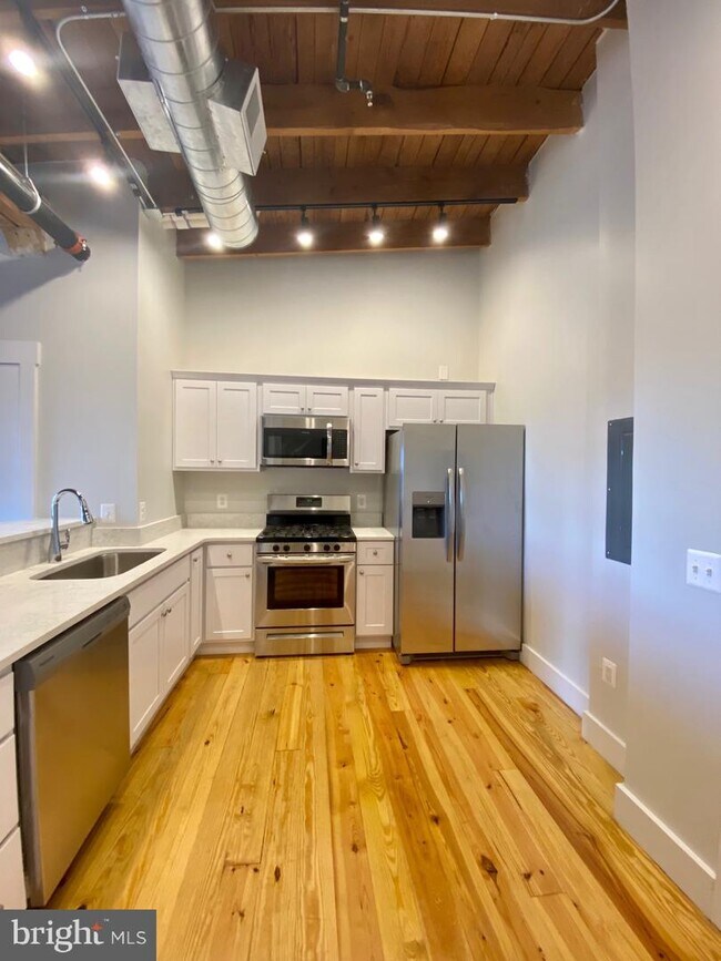 Building Photo - 401 Princess Anne St