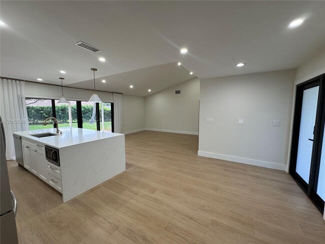 Building Photo - 9234 Southampton Pl