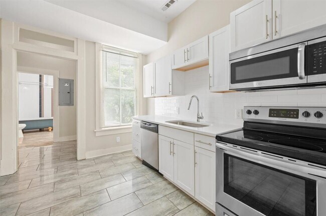 Foto del edificio - Move-In Special: $300 Off First Month if You Move by March 31, 2026!