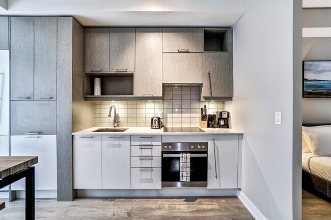 Building Photo - 199 Queen St W