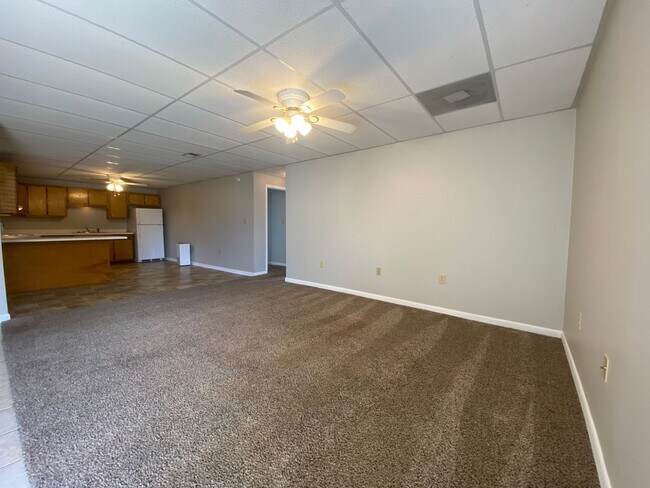 Building Photo - Eagle Crest Apartments - A