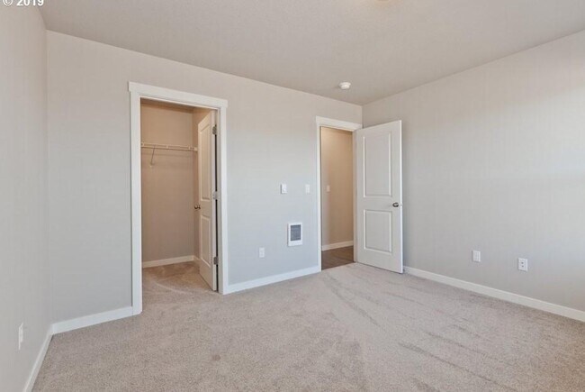 Building Photo - 875 N Pershing St