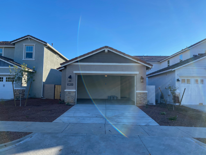 Foto principal - Beautiful 3 Bed 2.5 Bath Verrado Main Street