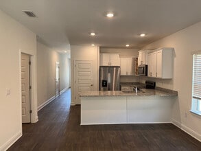 Building Photo - 13660 Shea Cir