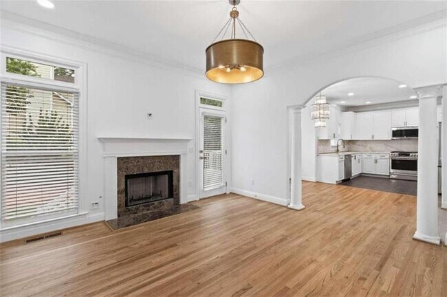 Foto del edificio - 1711 Summit Glen Ln NE