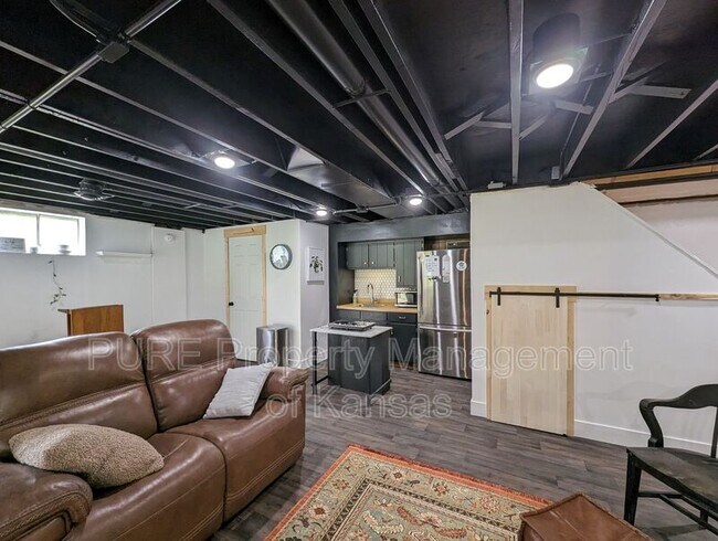 Building Photo - 1205 S 103 St