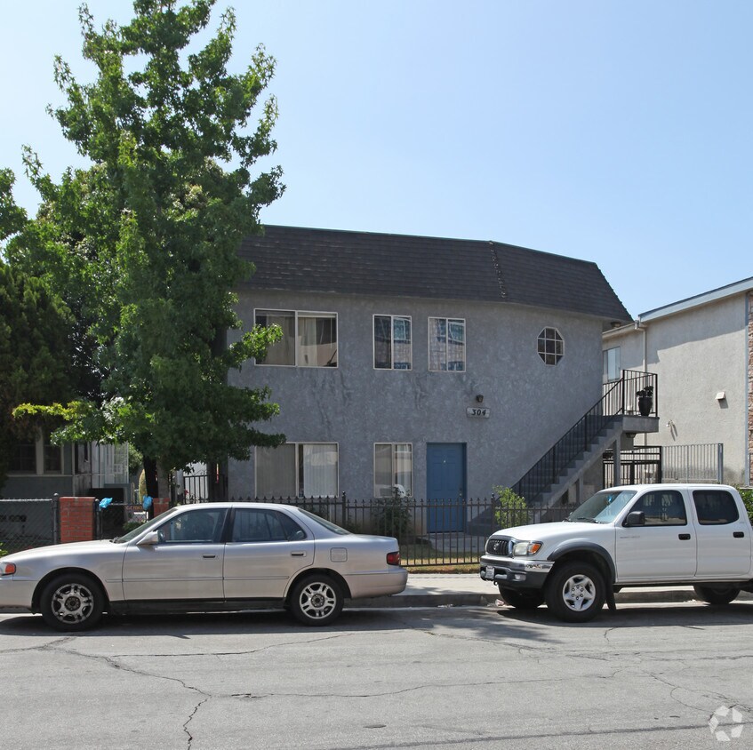 Foto del edificio - 304 E Elmwood Ave