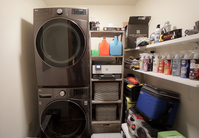 A101 In unit Laundry - Mapleview Apartments