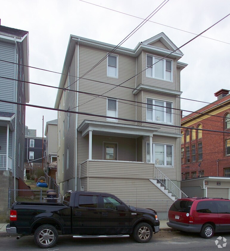 Building Photo - 423-425 Division St
