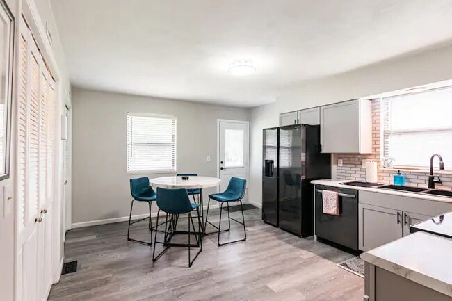 Building Photo - 929 Cool Valley Dr