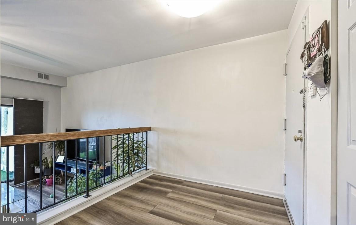 114 Roberts Ln Unit 400, Alexandria, VA 22314 Room for Rent in