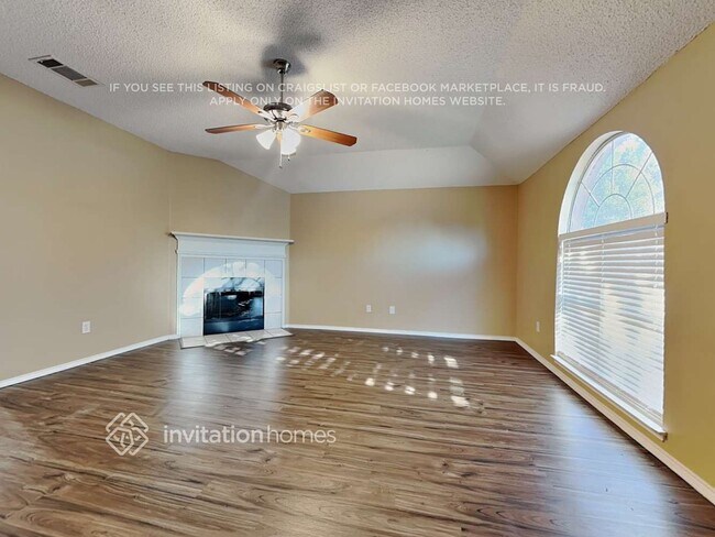Foto del edificio - 2720 Briscoe Dr