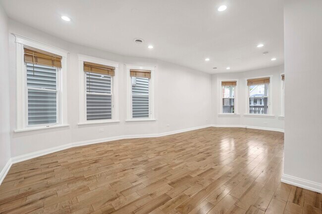 Foto del edificio - 4153 N Bernard St