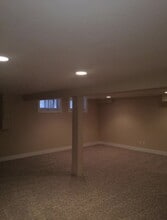 Building Photo - 809 S York St