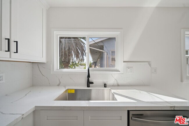 Foto del edificio - 1027 N Gardner St