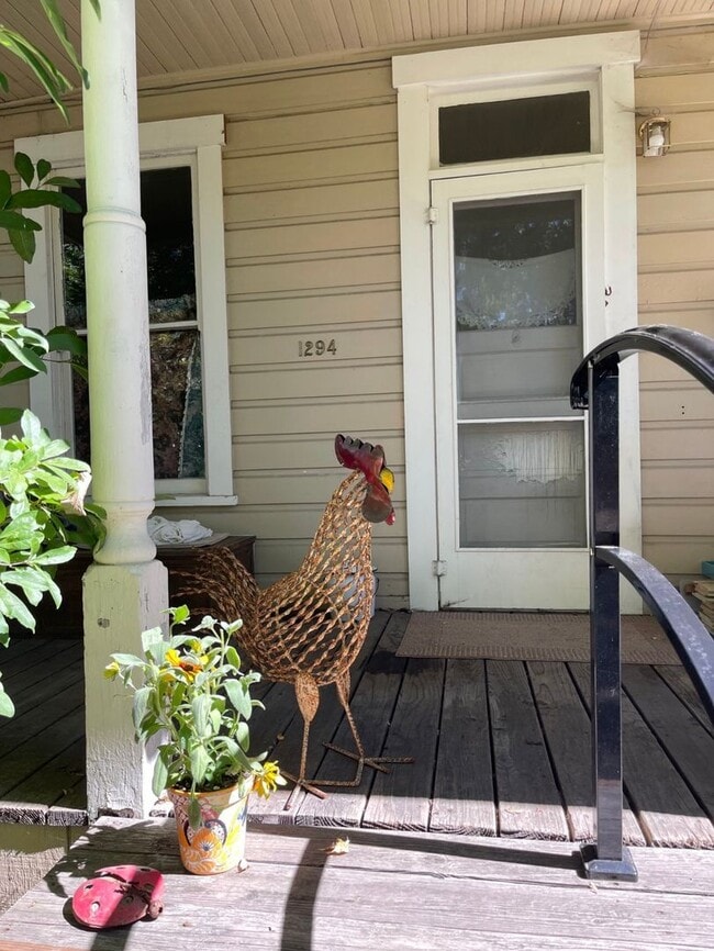 Building Photo - Lovely and spacious 1850’s ranch style hom...