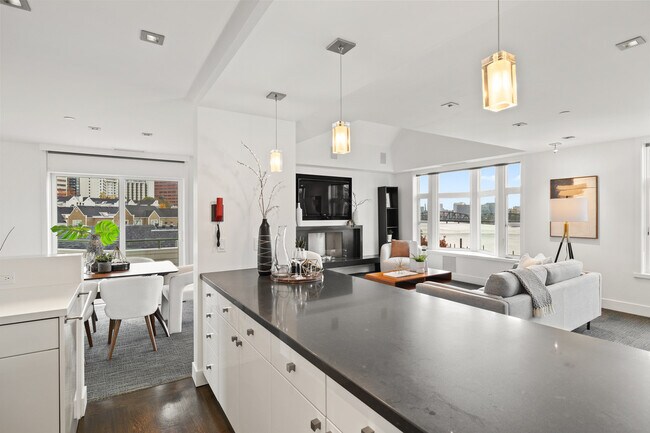 Foto del edificio - 305 SW Montgomery St