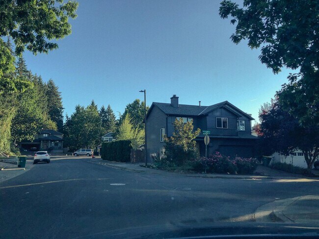 Building Photo - SW Beaverton Beautiful ~ 3 Beds 2.5 Baths ...
