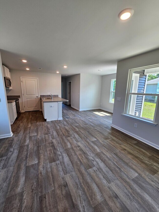 Building Photo - Cozy Cottage in Surf City