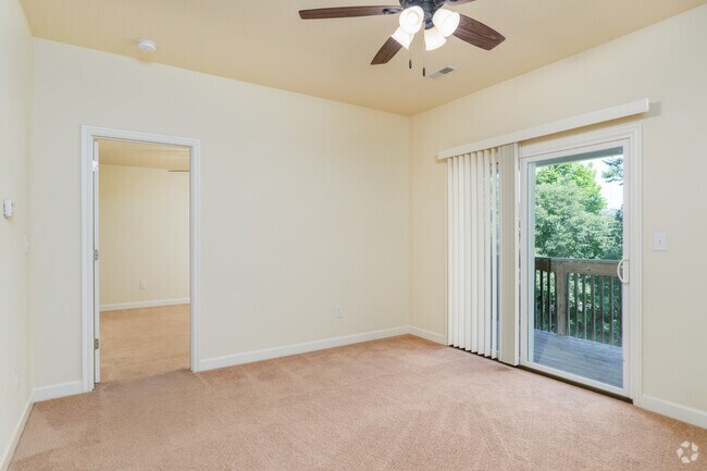 2 habitaciones, 2 baños - 1065 pies cuadrados - Sala de estar - Wellington Manor