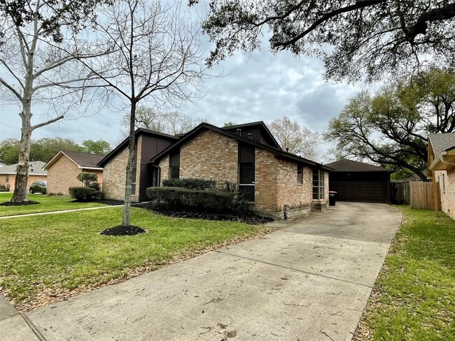 Building Photo - 21327 Park Tree Ln
