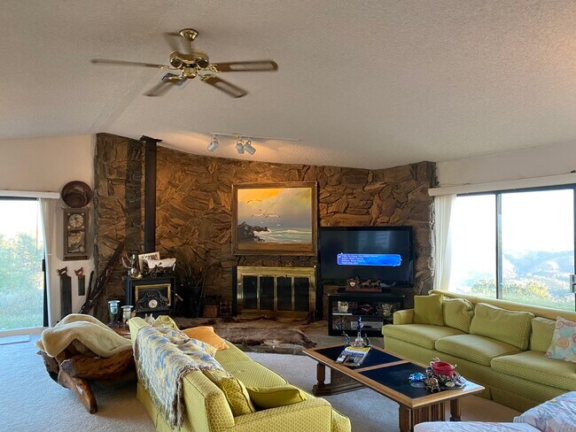 Foto del edificio - 4067 Guadalupe Fire Rd