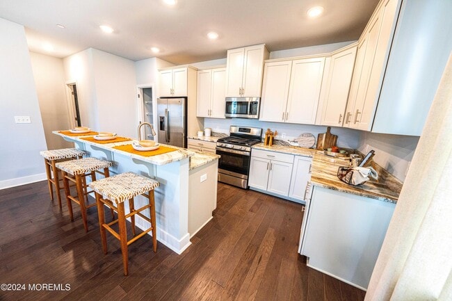 Foto del edificio - 4 Midway Rd S