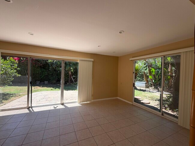 Building Photo - 6903 Lasaine Ave