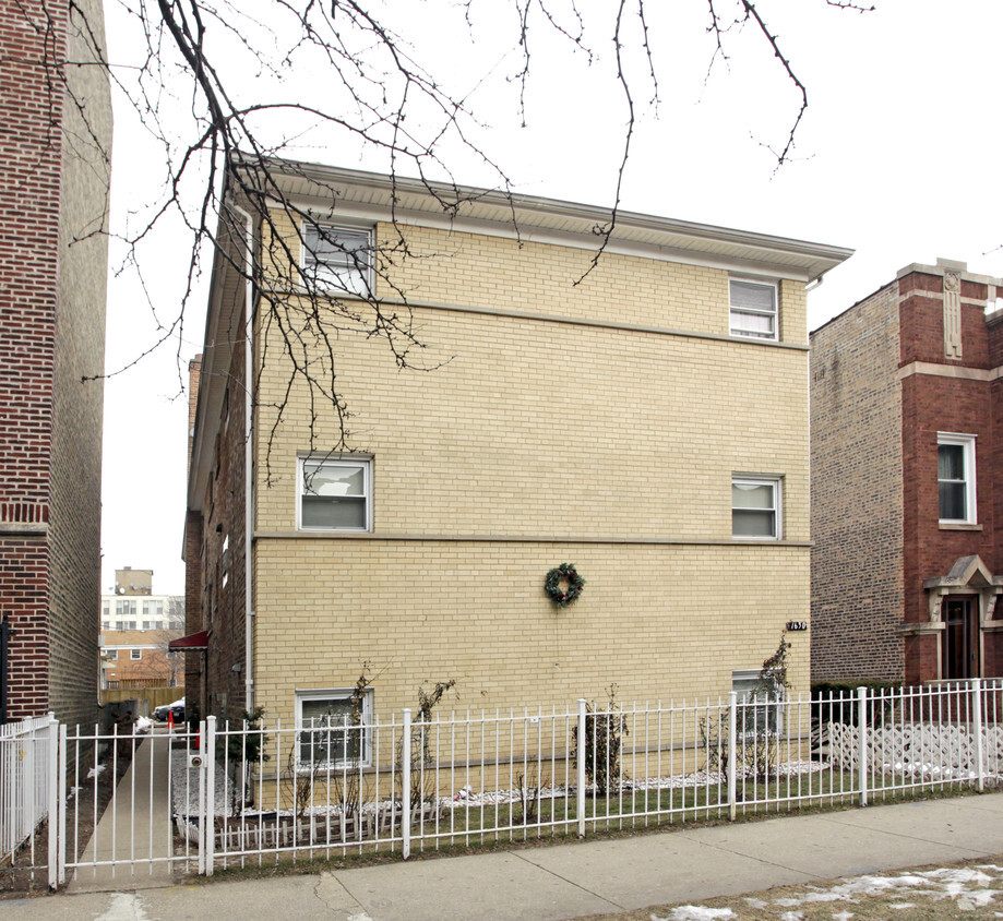 Building Photo - 1630 W Granville Ave