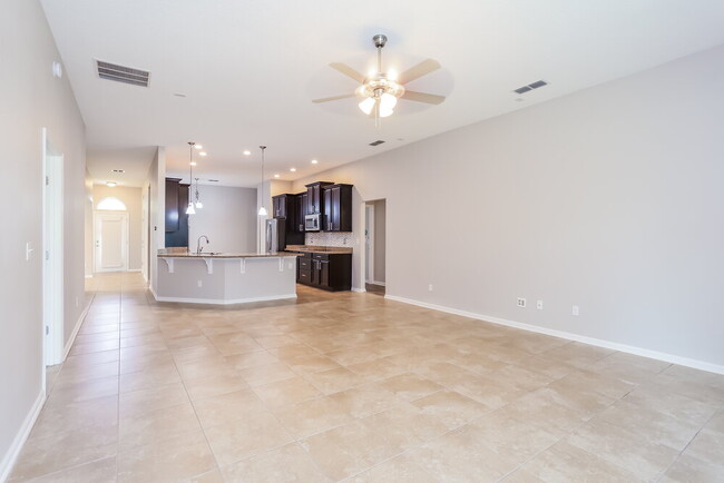 Building Photo - 15809 Canoe Creek Dr