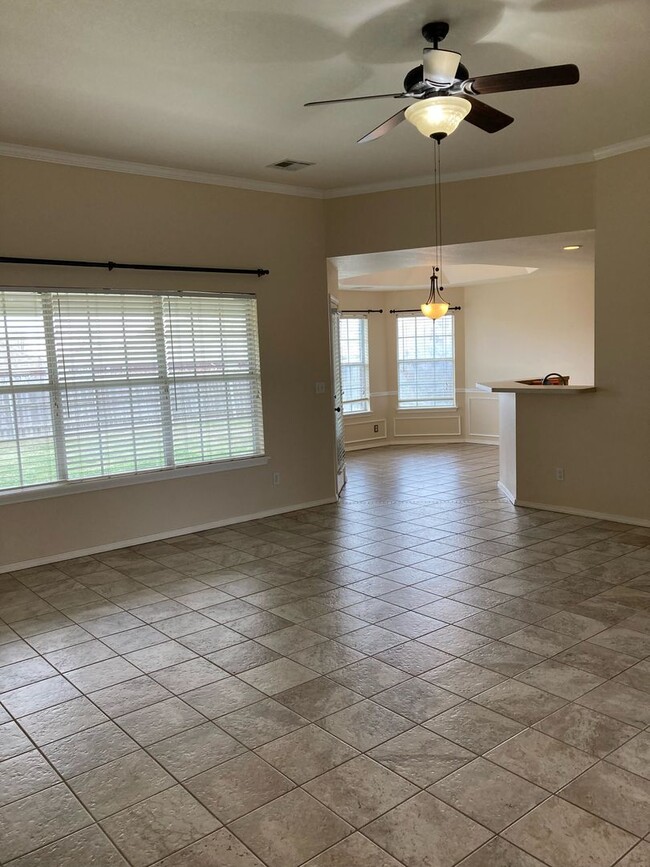 Building Photo - Beautiful 4 Bedroom Country Estates Home I...