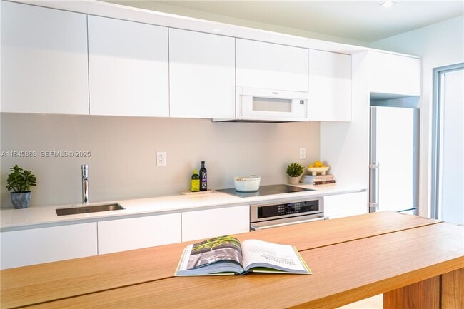 Building Photo - 201 Sunrise Dr