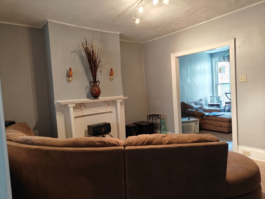 Dining room - 573 Herman St