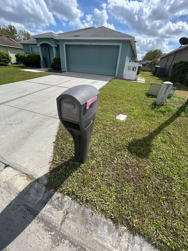 Building Photo - Four bedroom two bathroom - North Lakeland