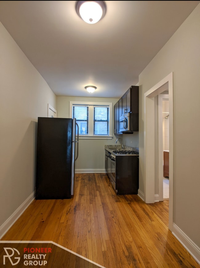 Building Photo - 4106 N Ashland Ave