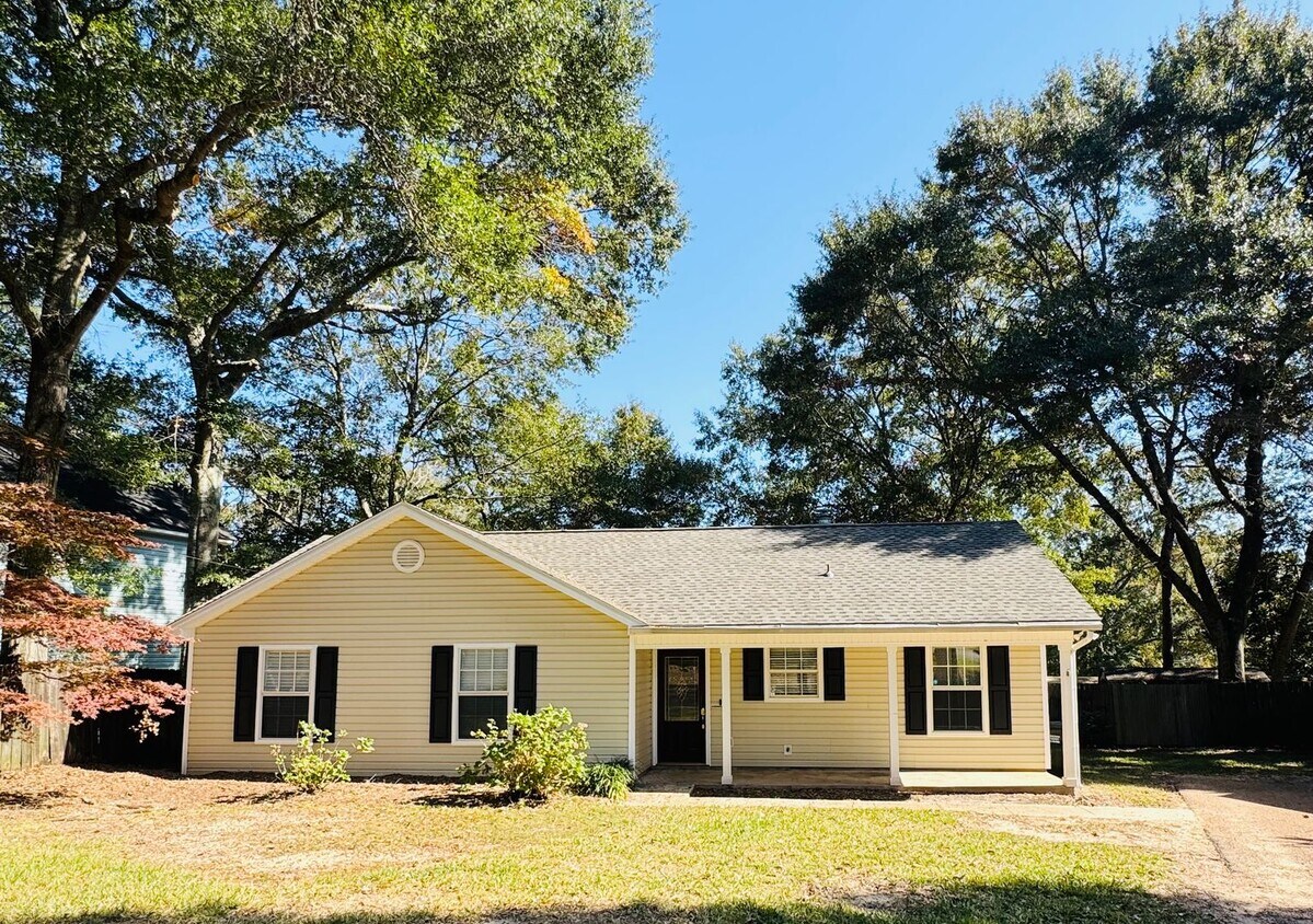 Primary Photo - GREAT COMMUTE LOCATION!