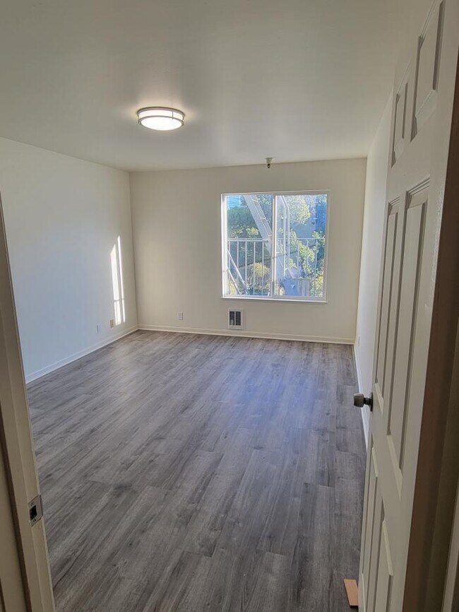 Building Photo - 4 bedroom in San Francisco CA 94118