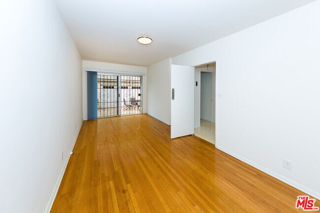 Building Photo - 852 N FORMOSA Ave