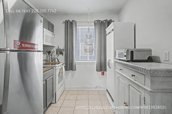 Foto del edificio - 1664 Beach Blvd