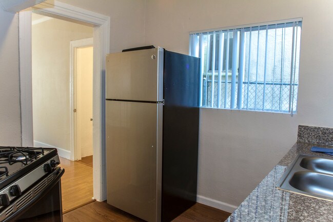 Interior Photo - 740 S Carondelet