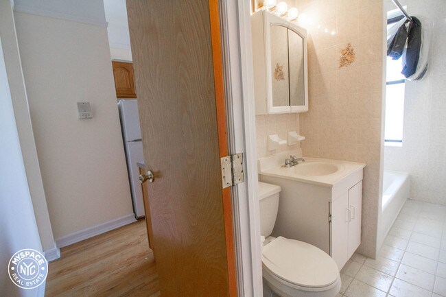 Foto del edificio - 236 E 23rd St