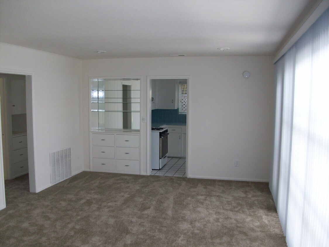 Building Photo - 346 Nautilus St