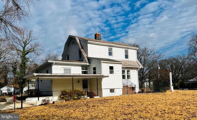 Foto del edificio - 222 Berlin Rd N